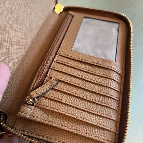 Michael Kors Jet Set Travel Chain Shoulder Bag and Matching Wallet - Picture 7 of 7